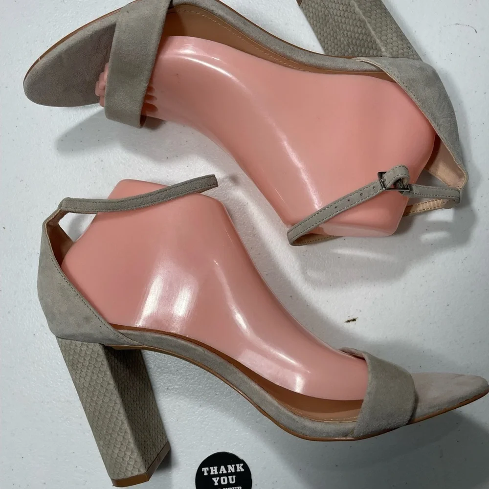 Vince Camuto Gray Ankle Strap Heels 9.5M SB- K